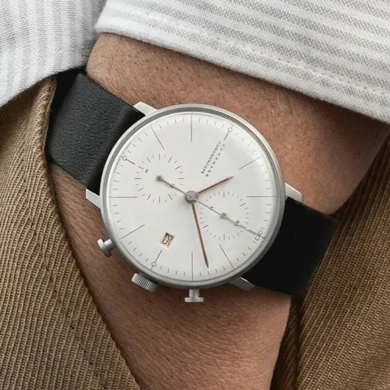 Junghans Max Bill Chronoscope Bauhaus: l’icona minimalista con quadrante bianco