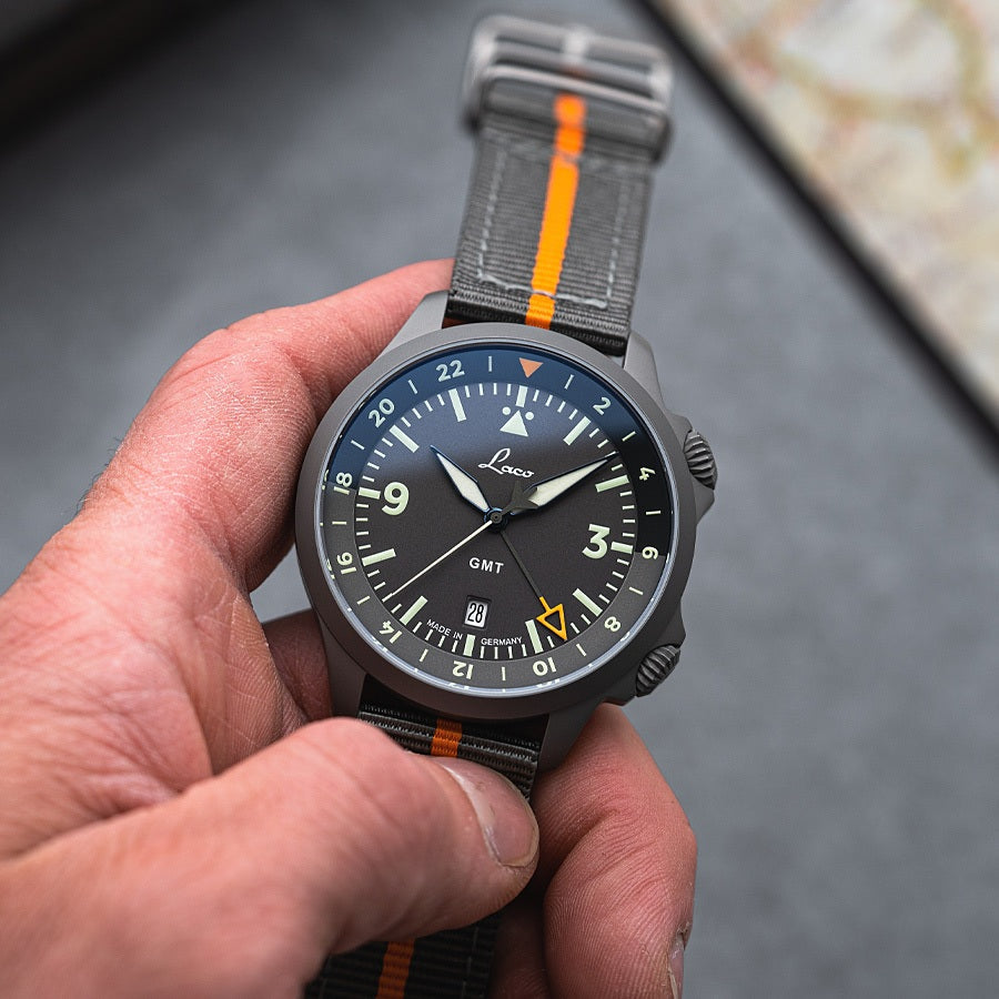 Laco Frankfurt GMT Schwarz: per chi viaggia oltre i confini del tempo