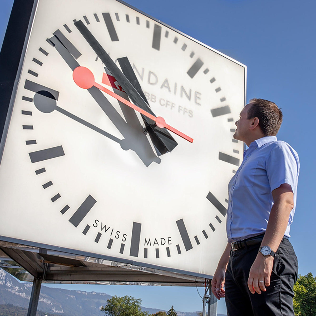 Mondaine: l’orologio da parete più iconico nella storia del design