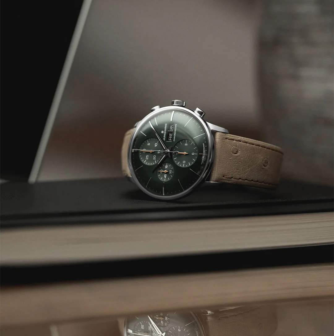 Junghans Meister Chronoscope: Minimalista con un Tocco di Verde
