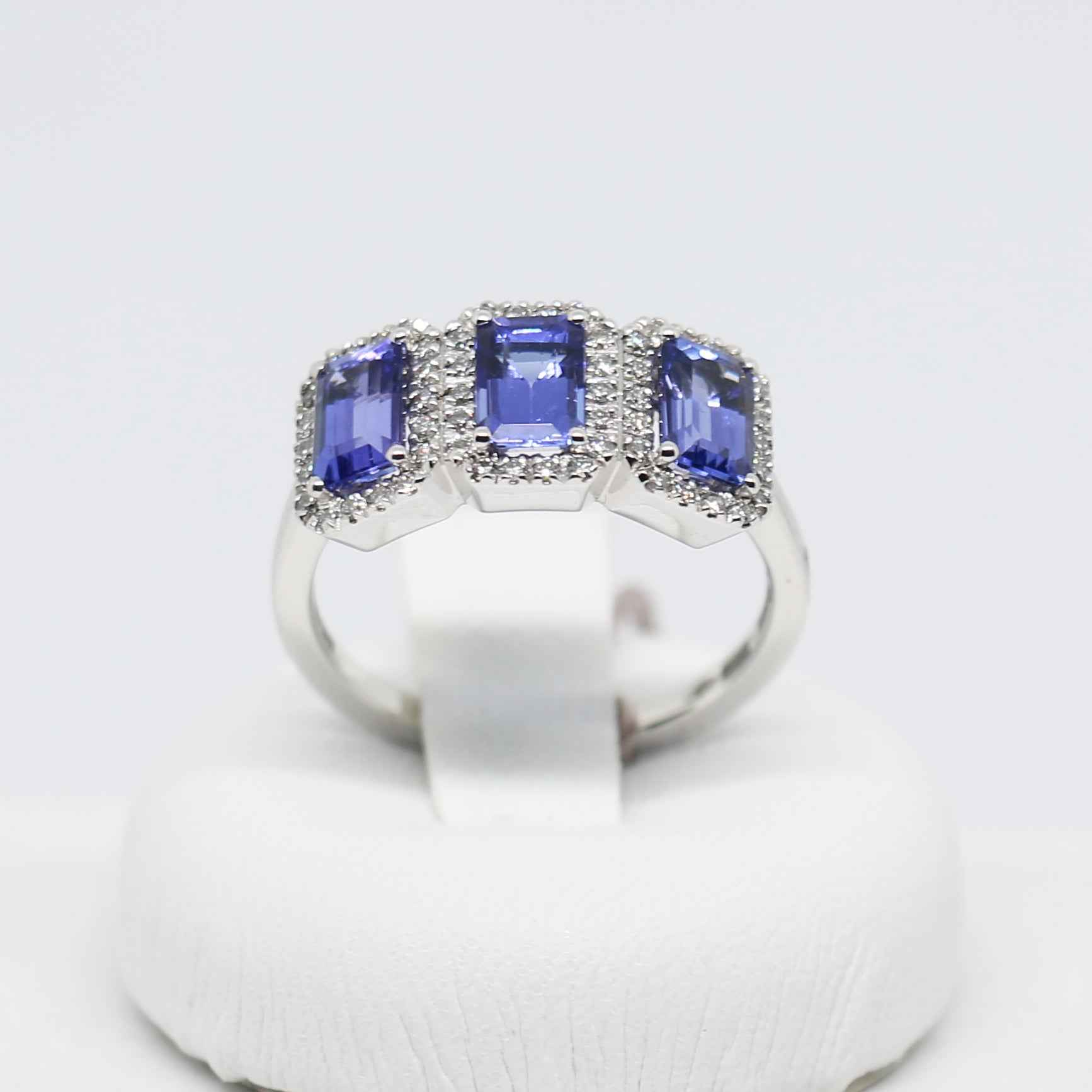 Anello tanzanite hot sale e diamanti