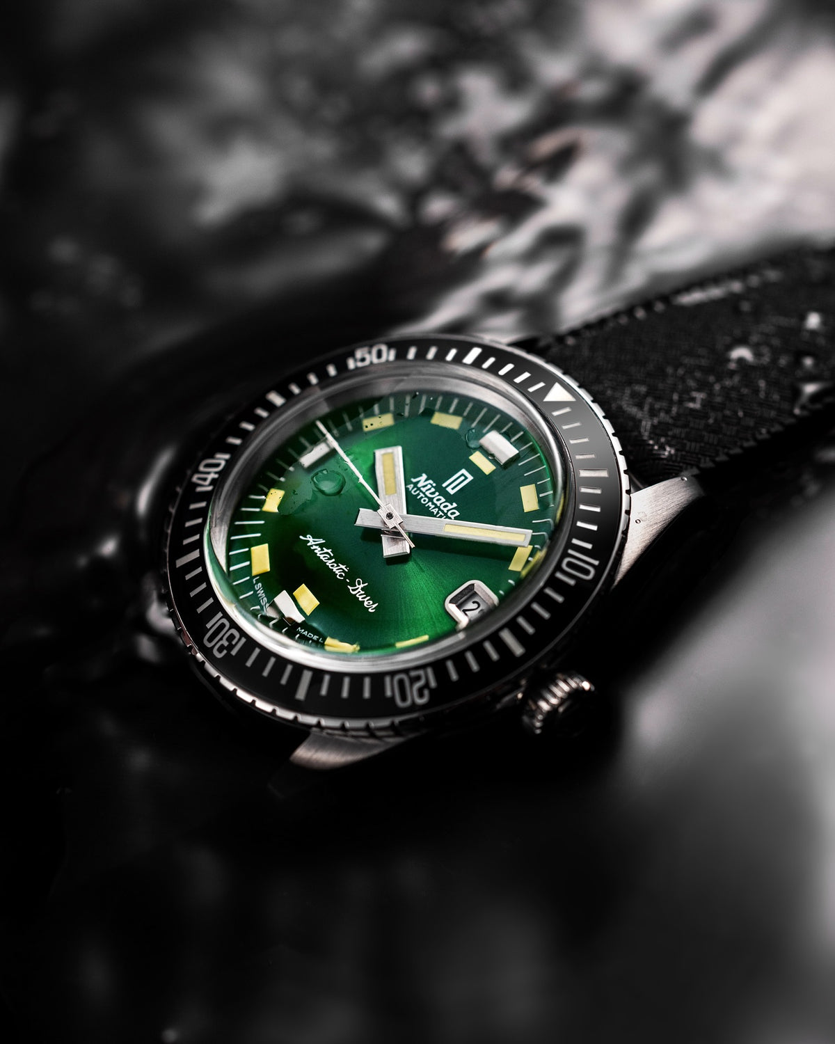 Nivada Grenchen Antarctic Diver Green Date 32053A01