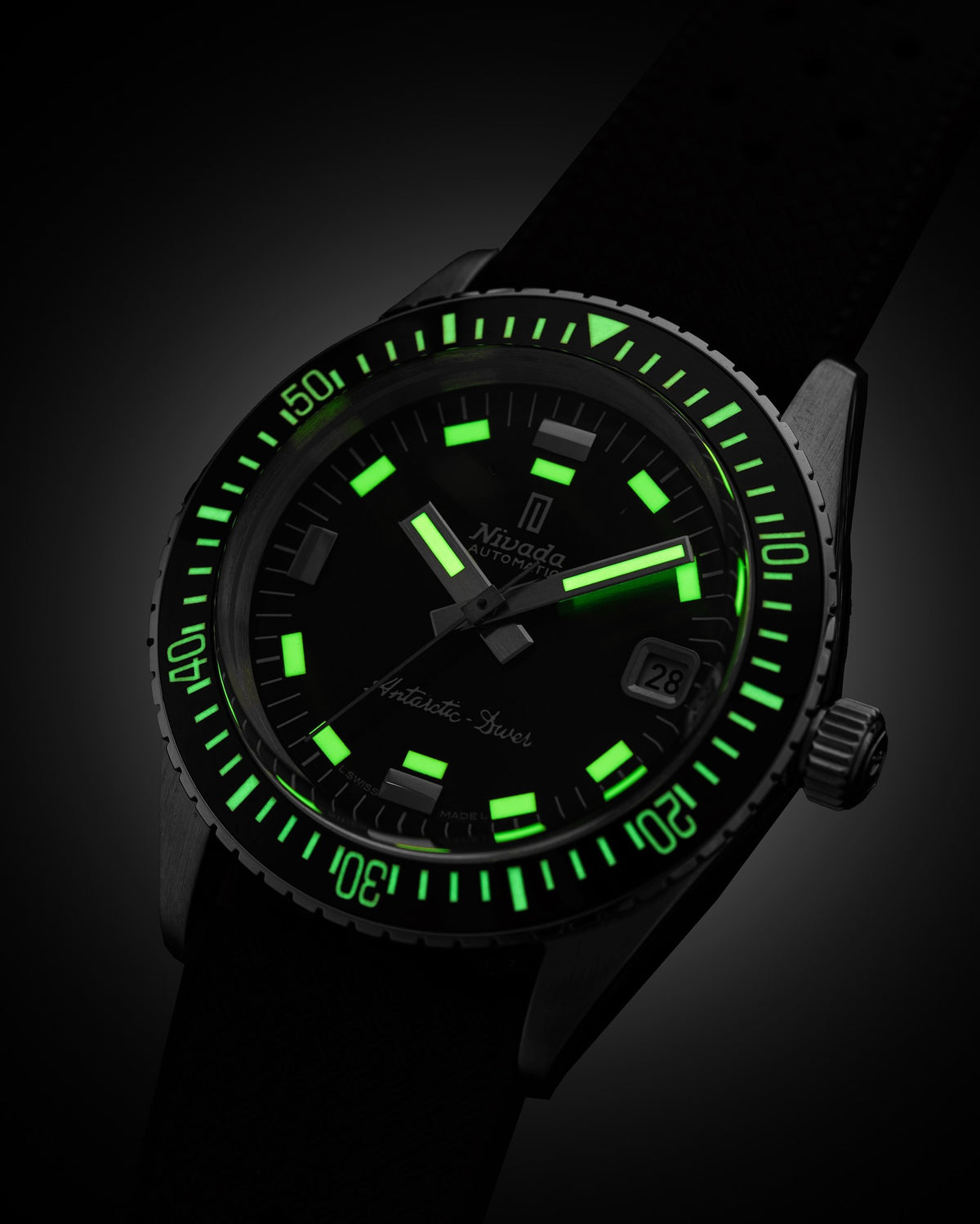 Nivada Grenchen Antarctic Diver Green Date 32053A01