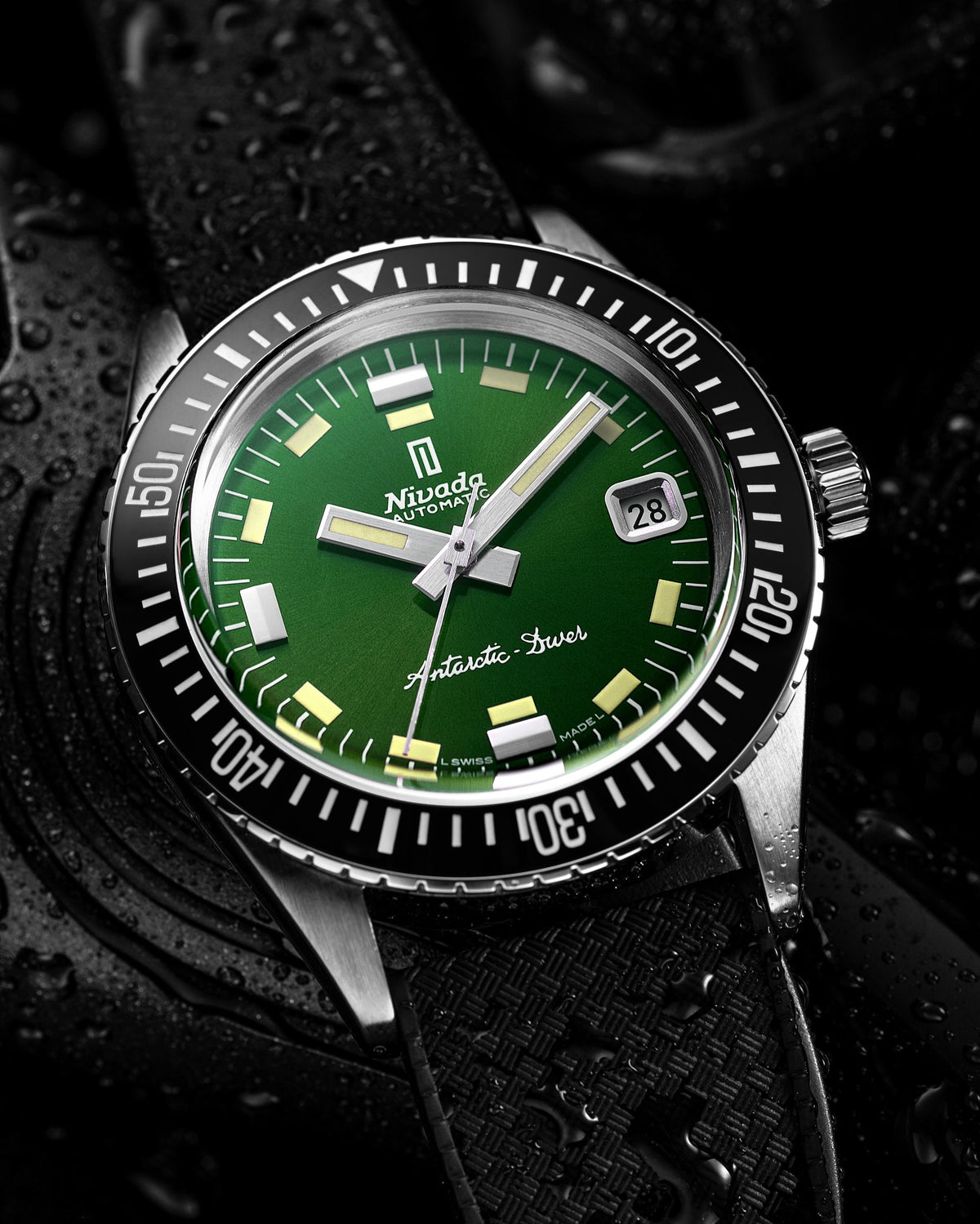 Nivada Grenchen Antarctic Diver Green Date 32053A01