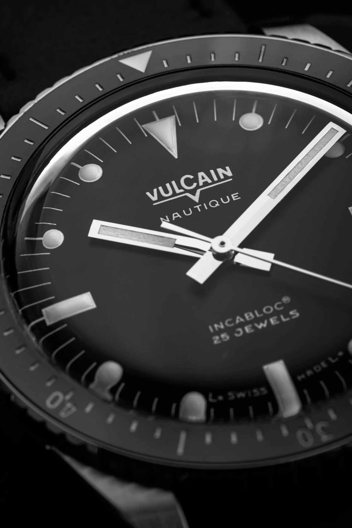 Vulcain Nautique Skindiver Black Automatic 38mm 660170B07.BAC201