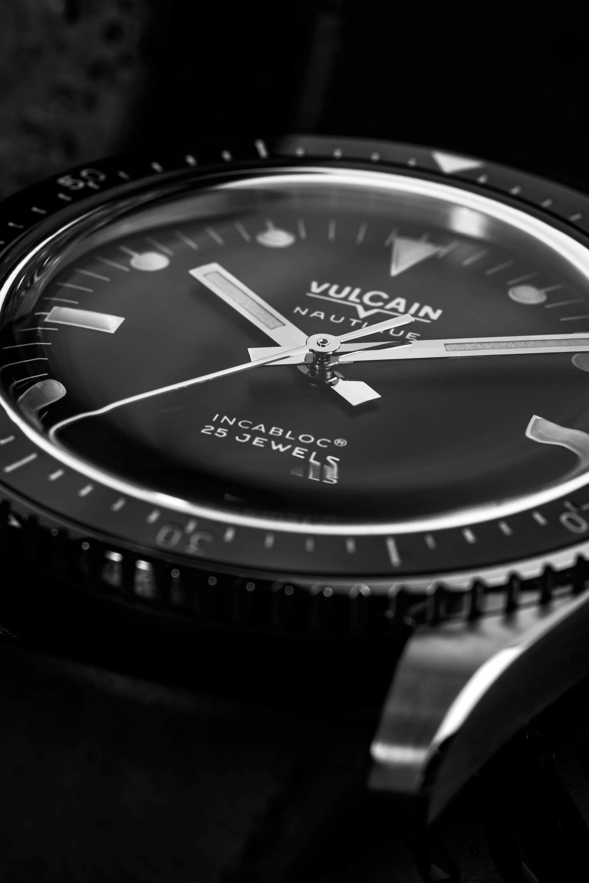 Vulcain Nautique Skindiver Black Automatic 38mm 660170B07.BAR200