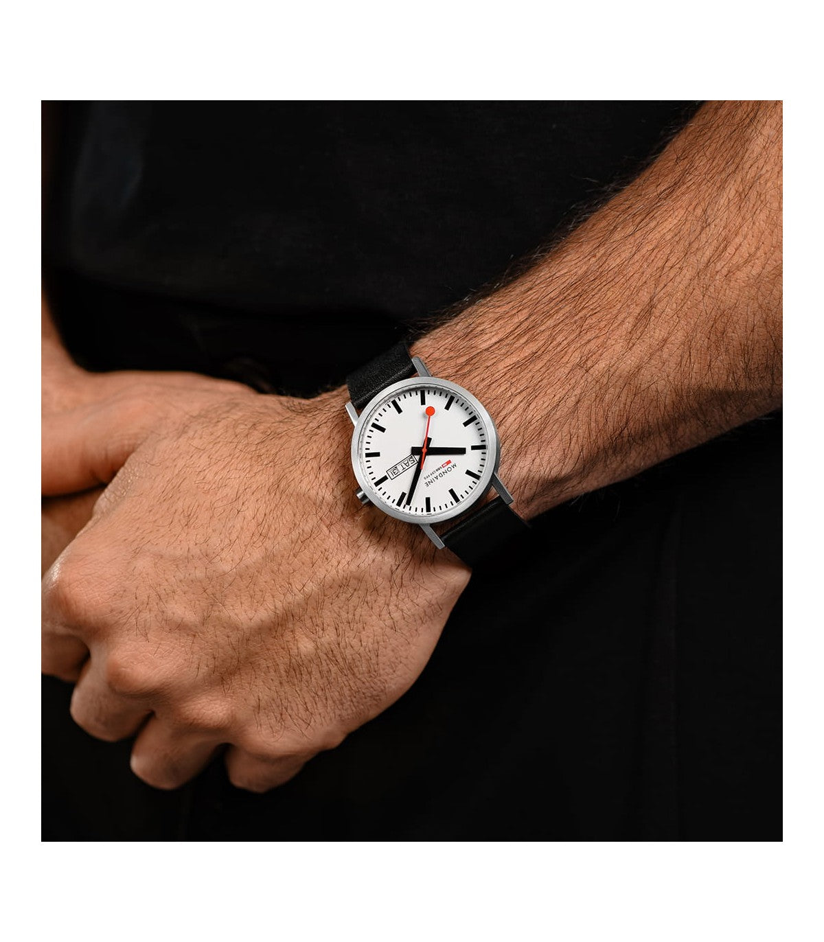Mondaine Classic Jour-Date 40mm 667.30360.11SBBV