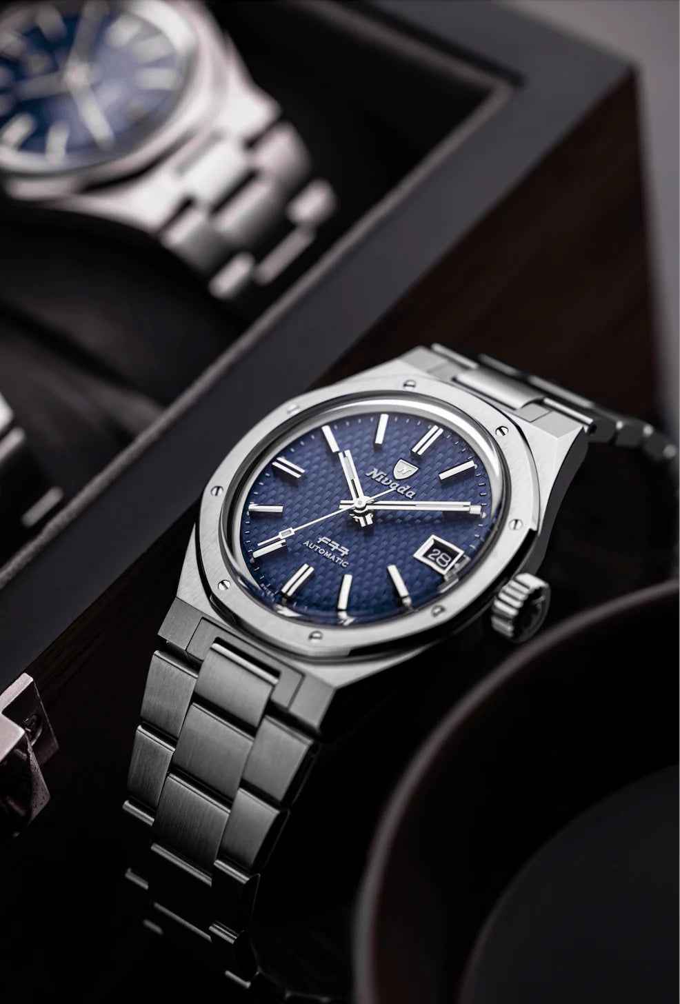 Nivada Grenchen F77 Blue Date 69001A77