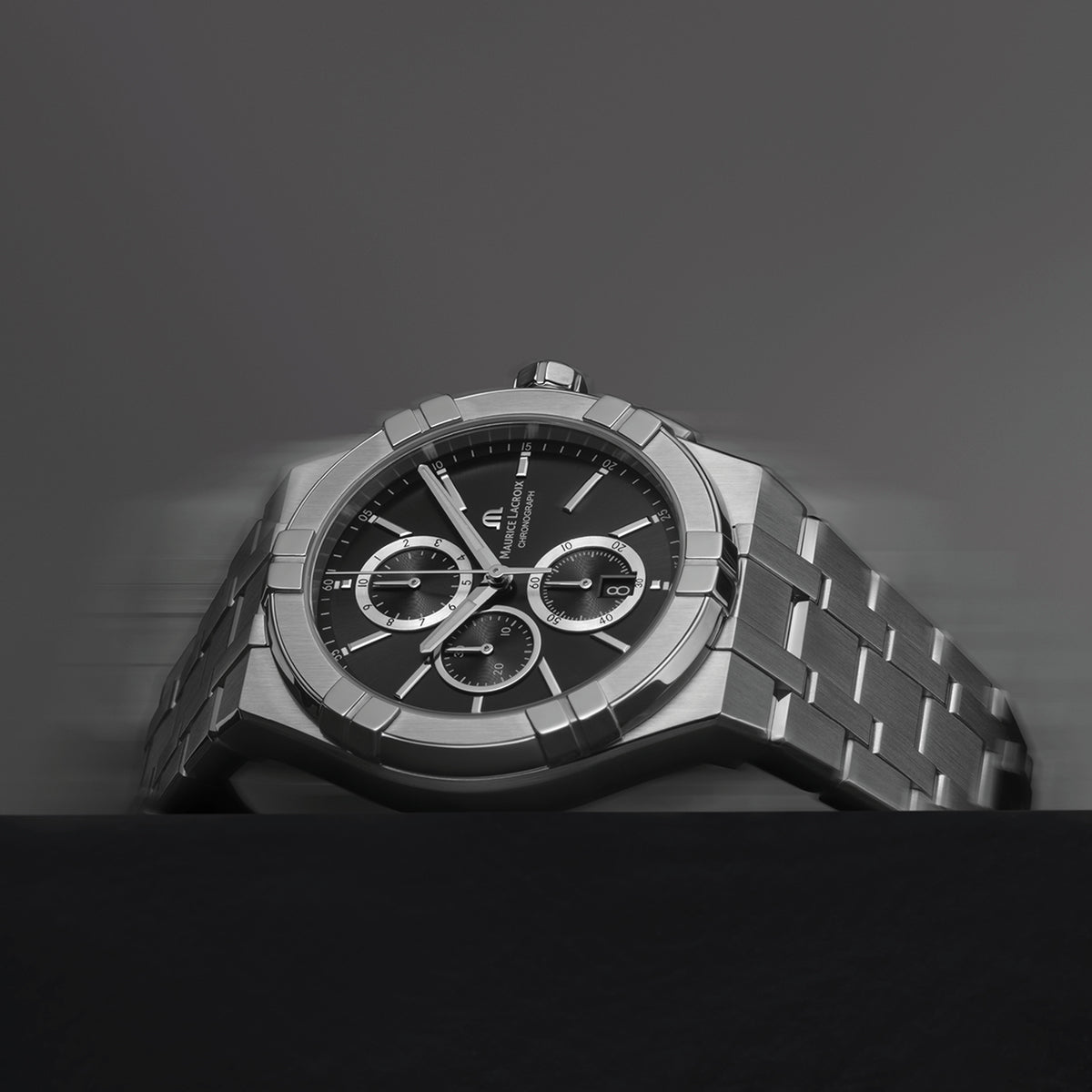 Maurice Lacroix Aikon Chronographe à quartz 42 mm AI1118-SS002-330-1