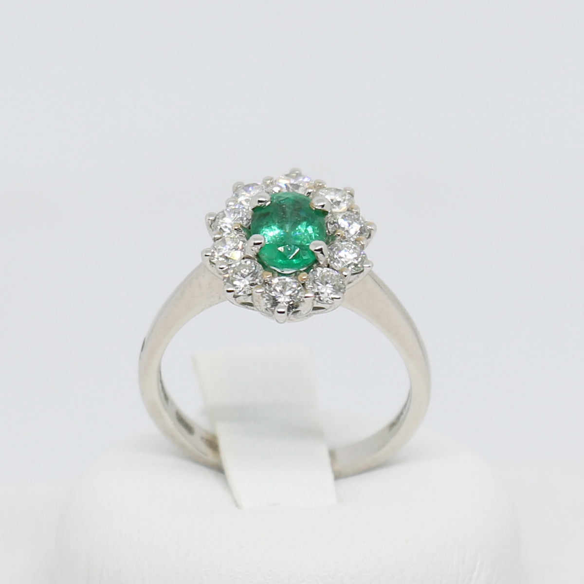 White gold ring with Emerald and Diamonds 20096470